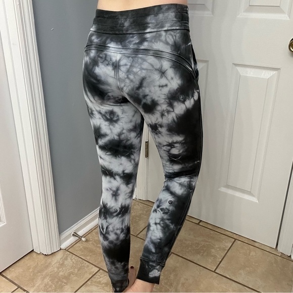 Lululemon Jogger Pants Warm Down Earth Dye Stone Gray Gym Size 2 Extra Small - Picture 2 of 5
